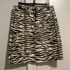 NWT $79 Tru Luxe  Skirt Size 8
